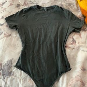 Skims  t-shirt bodysuit